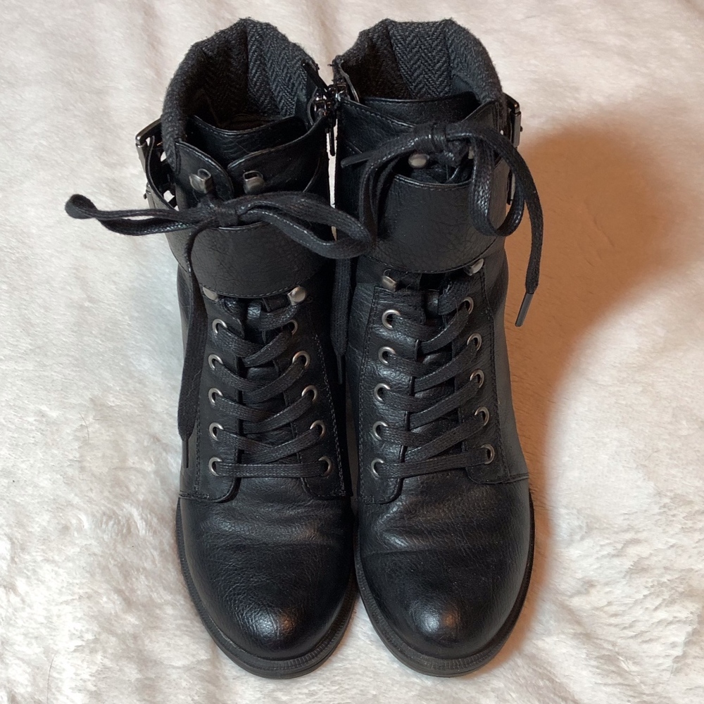 GH Bass "Zoey" Black Lace Up Bootie